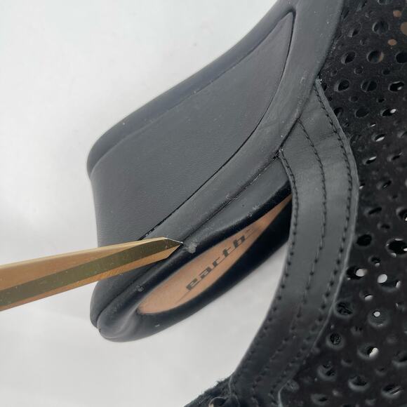 EARTH Calla Wedge Sandals Size 8 Black Perforated Leather Suede Casual Comfort - Picture 2 of 11